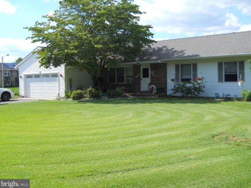 6 Hance Dr, Cookstown, NJ 08511-1118