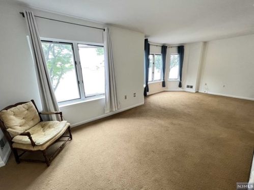 202 Nelson Ct, Edgewater NJ  07020-1631 exterior