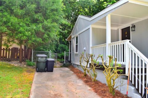 2997 Hilltop Dr, Atlanta GA  30341-3701 exterior