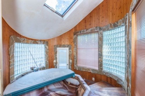 10 Lawrence Rd, Dover NJ 07869-3106 exterior