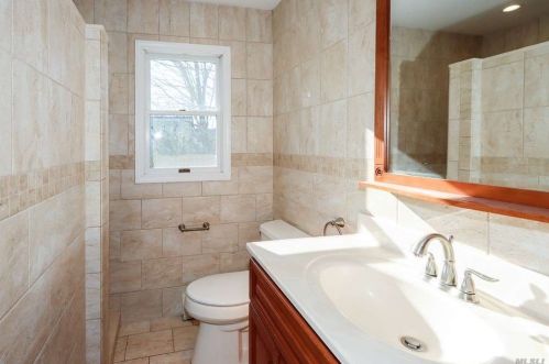 314 Everard St, Huntington Station NY 11746-7008 exterior