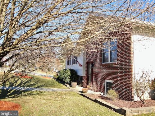 522 Maple St, Primrose, PA 17901-8505