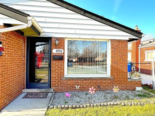 4992 Mckinley St, Dearborn Heights MI  48125-2513 exterior