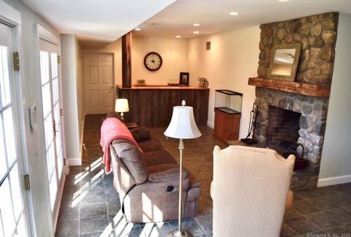 137 Flag Swamp Rd, Roxbury CT 06783-2118 exterior