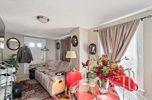 617 Grv St, Newton MA 02466-2209 exterior