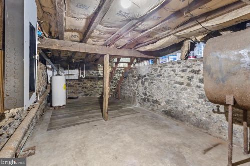 64 Locust St, Lancaster PA 17602-3635 exterior