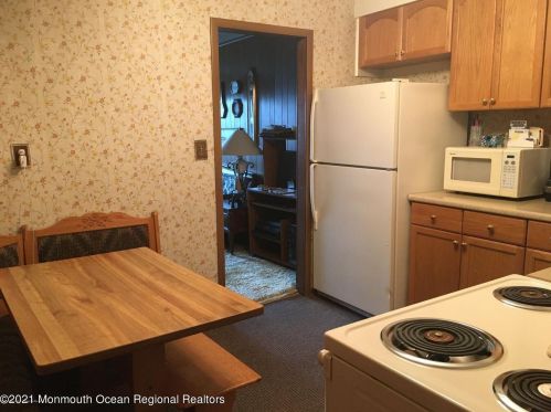 1 Roger Rd, Edison NJ 08817-4507 exterior