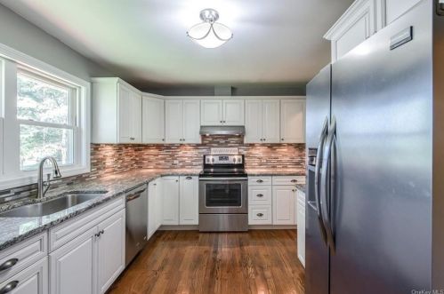 19 Mnr Dr, Poughkeepsie NY 12603-3712 exterior