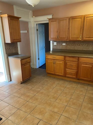 6805 Champlain Ave, Chicago IL 60637-4114 exterior