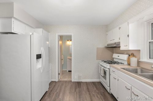 1355 Aberdeen St, Grand Rapids MI 49505-3824 exterior