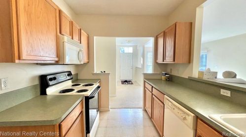 16868 Dover Dr, Northville MI  48168-6505 exterior