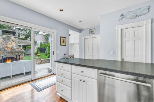 6 Crockett St, Norwalk CT 06853-1611 exterior