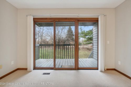 2442 Burcham Dr, East Lansing MI 48823-7246 exterior