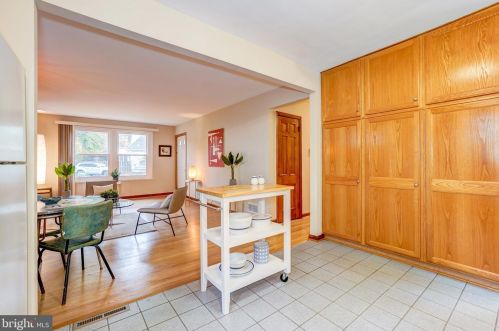 102 Mannakee St, Rockville MD 20850-1914 exterior