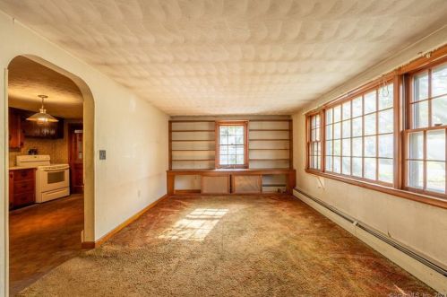 124 Grove St, Windsor, CT 06095-3633