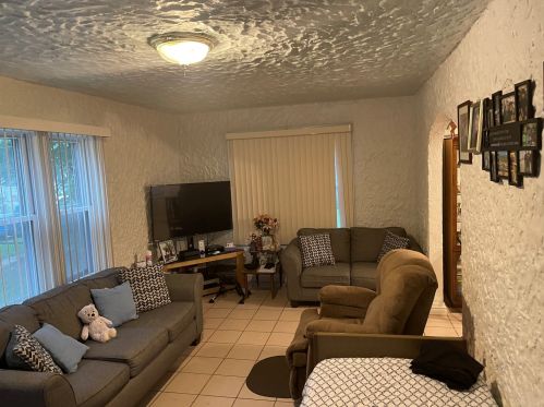 208 Keith Ave, Waukegan IL 60085-2136 exterior