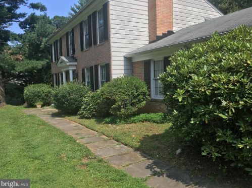 11901 Ambleside Dr, Rockville, MD 20854-2107