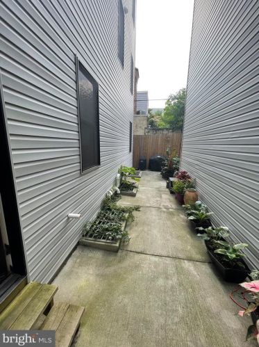 924 15 St, Philadelphia PA 19146-2141 exterior