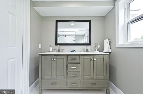 2002 Belle View Blvd, Alexandria VA 22307-1360 exterior