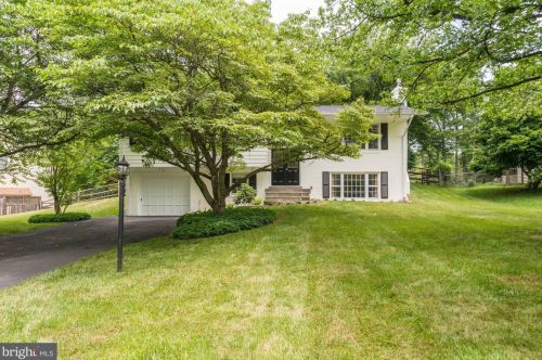 11733 Ambleside Dr, Rockville MD  20854-2103 exterior