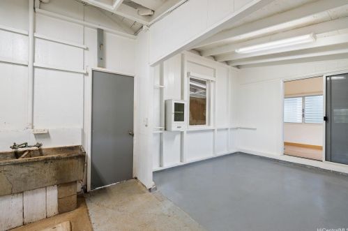 370 Elelupe Rd, Honolulu HI 96821-2248 exterior