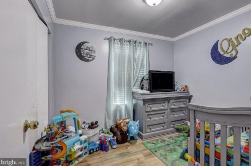 521 Riv Dr, Camden NJ 08110-2917 exterior