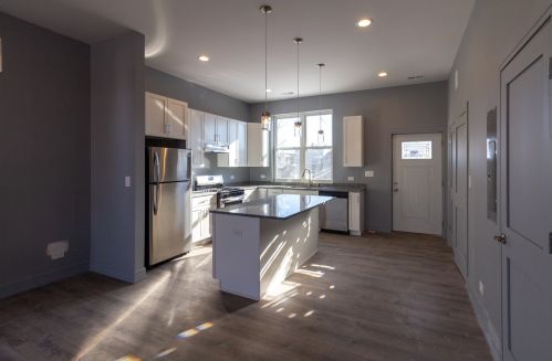 2853 Washington Blvd, Chicago, IL 60612-1951