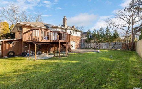 1045 Lawrence Ct, Valley Stream NY 11581-2709 exterior
