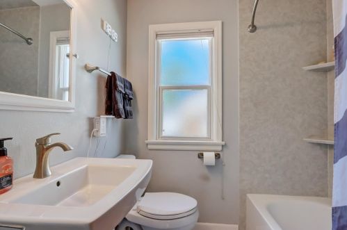 3573 48, Milwaukee WI 53216-2905 exterior