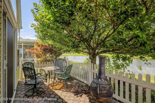 2 Arcadia Dr, Lakehurst NJ 08759-6160 exterior