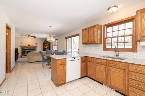 10400 Roger St, Kalamazoo MI 49002-7185 exterior