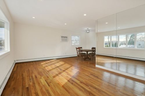 934 10th St, Babylon NY  11704-3814 exterior