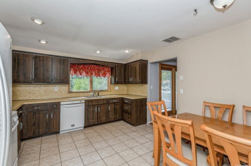 2 Chongo Pl, Huntington Station NY 11746-6606 exterior