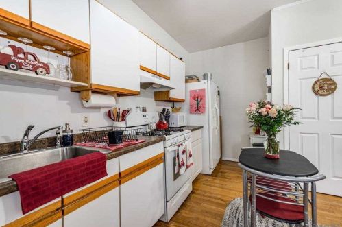 10 Pawnee Dr, Commack NY 11725-4210 exterior