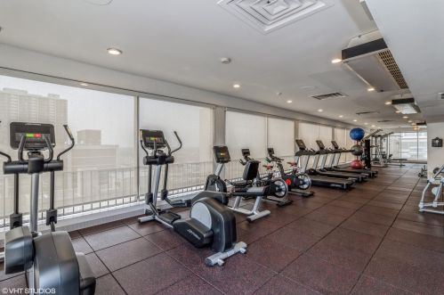 6171 Sheridan Rd, Chicago IL  60660-2802 exterior