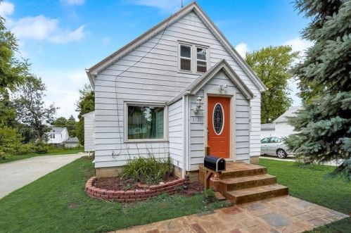 3727 90th St, Milwaukee, WI 53228-1605