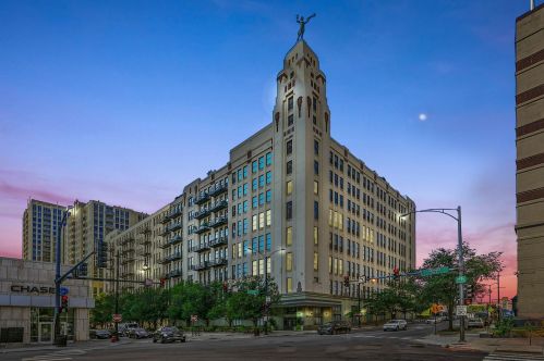 758 Larrabee St, Chicago IL  60654-6445 exterior