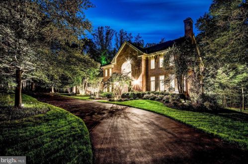 9821 Avenel Farm Dr, Rockville MD  20854-5414 exterior