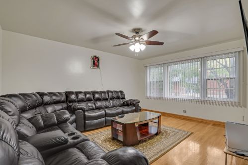 5530 Kimball Ave, Chicago, IL 60625-4621