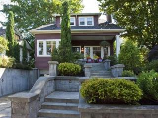 4328 Ash St, Portland OR  97215-1247 exterior