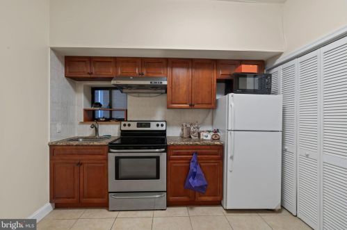 1336 Girard Ave, Philadelphia PA 19122-4212 exterior