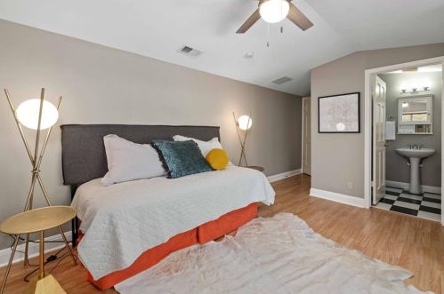 1901 David St, Austin TX 78705-4666 exterior