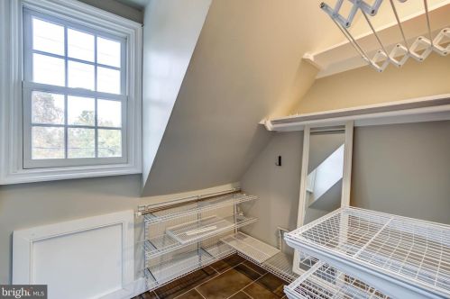 527 Wilkes St, Alexandria VA  22314-3723 exterior