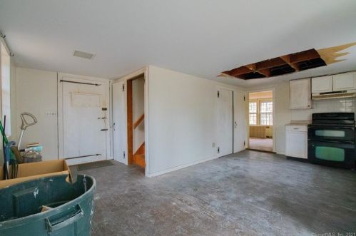 1793 Rdg Rd, North Haven CT 06473-2020 exterior