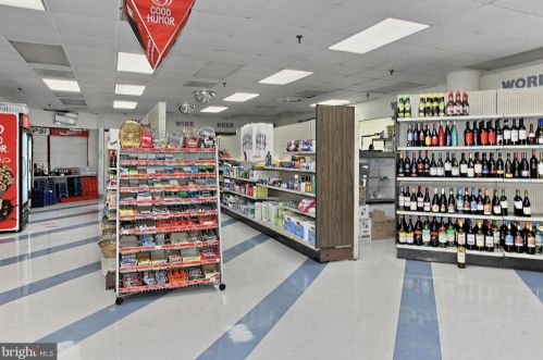 5902 Mount Eagle Dr, Alexandria VA  22303-2513 exterior