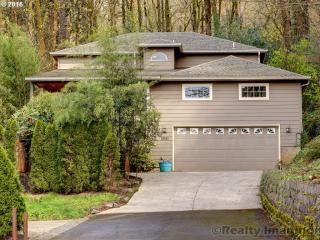 10141 Tibbetts Ct, Portland, OR 97266-1277