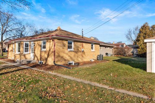 4102 Colgate Cir, Milwaukee WI  53222-1736 exterior