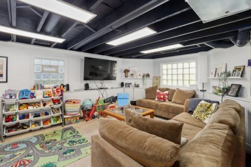 3232 Belle Plaine Ave, Chicago IL 60618-2338 exterior