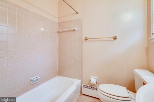 4301 Laurel Rd, Alexandria VA 22309-2520 exterior