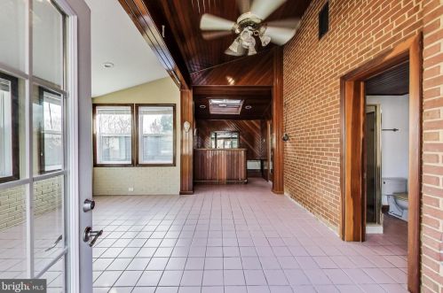 1101 Morningside Ln, Alexandria VA 22308-1042 exterior